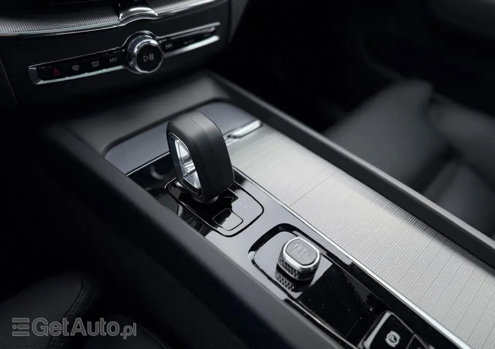 VOLVO XC 60 B5 B AWD Ultimate Dark