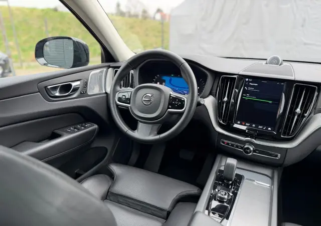 VOLVO XC 60 B5 B AWD Ultimate Dark