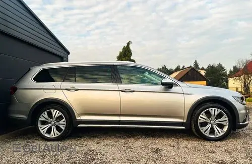 VOLKSWAGEN Passat Alltrack 