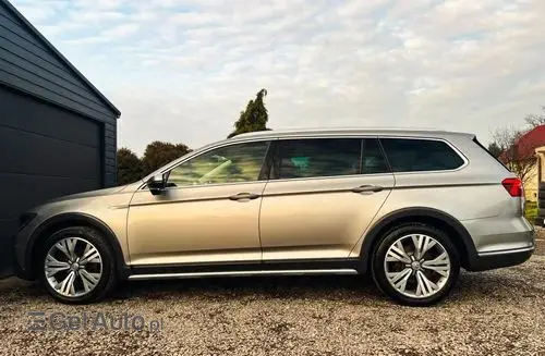 VOLKSWAGEN Passat Alltrack 