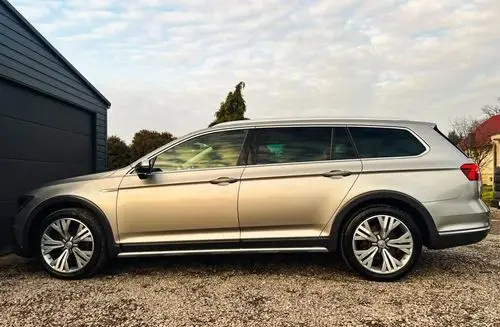 VOLKSWAGEN Passat Alltrack 