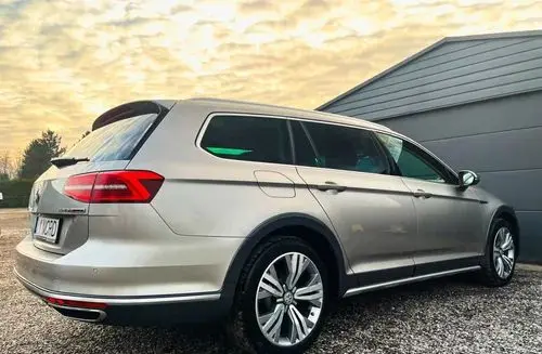 VOLKSWAGEN Passat Alltrack 