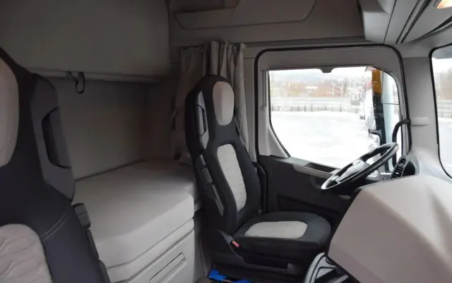 FORD F-MAX 500 / RETARDER / KLIMATYZACJA POSTOJOWA / ACC / NAWIGACJA / KLIMA / LEDY / 2 ZBIORNIKI / FULL SPILERY / 2023 / NISKI PRZEBIEG / FULL OPCJA / GWARANCJA PRODUCENTA / SERWISOWANY / SPROWADZONY 