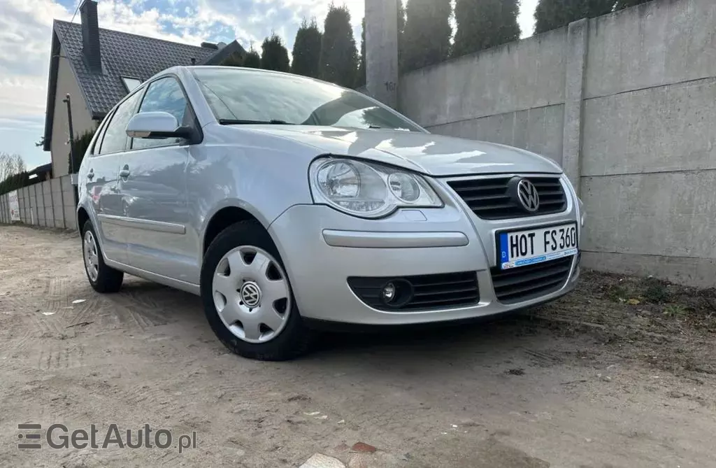 VOLKSWAGEN Polo 