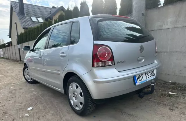 VOLKSWAGEN Polo 