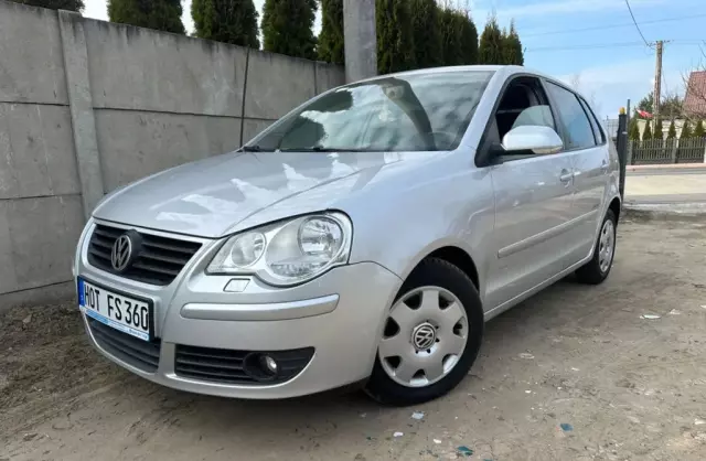 VOLKSWAGEN Polo 