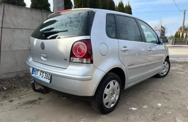 VOLKSWAGEN Polo 