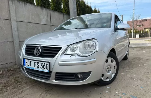 VOLKSWAGEN Polo 