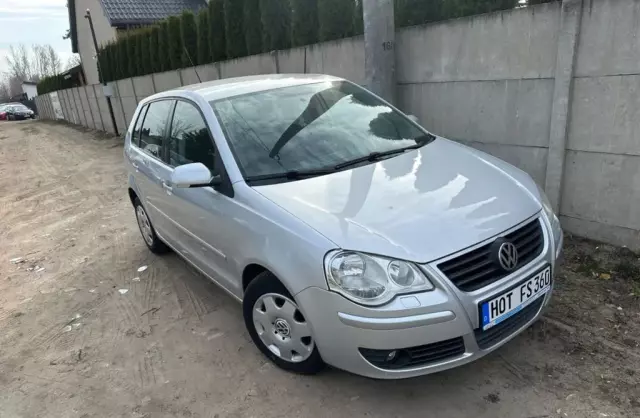 VOLKSWAGEN Polo 