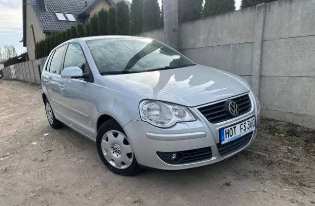 VOLKSWAGEN Polo 