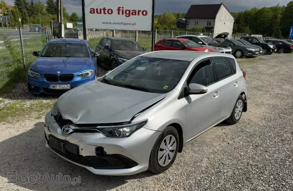TOYOTA Auris 