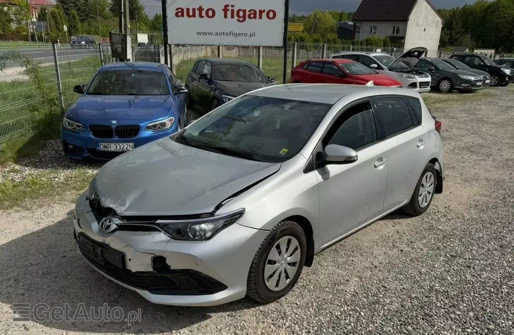 TOYOTA Auris 