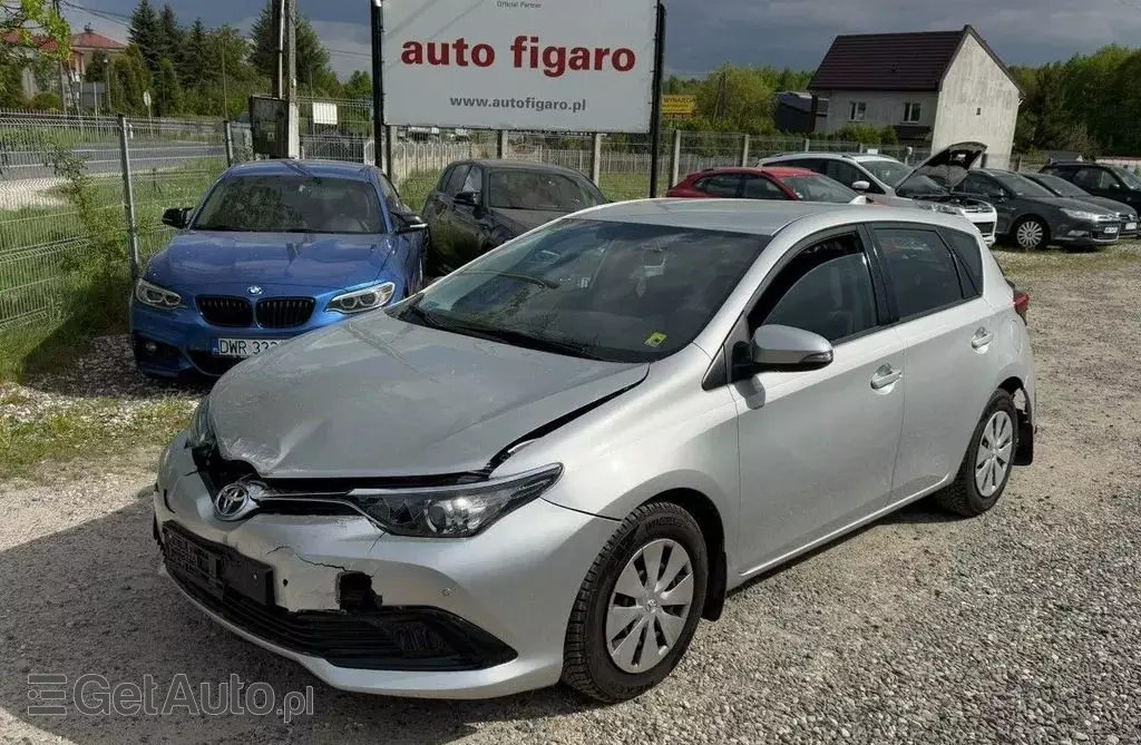 TOYOTA Auris 