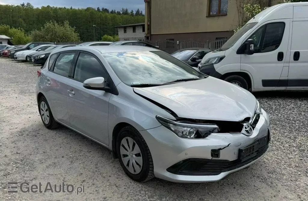 TOYOTA Auris 