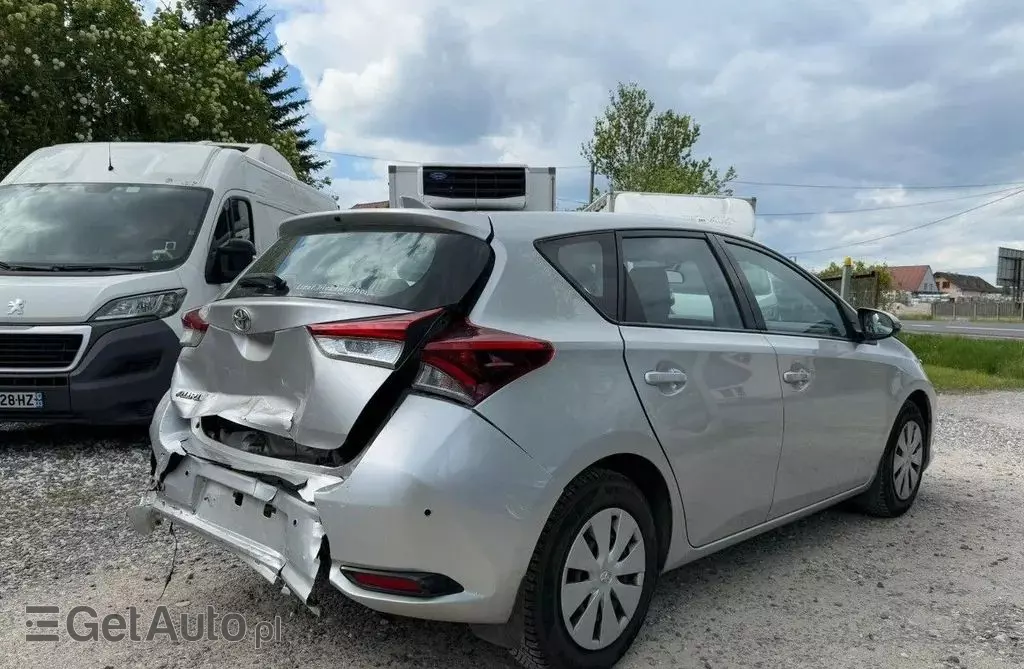 TOYOTA Auris 