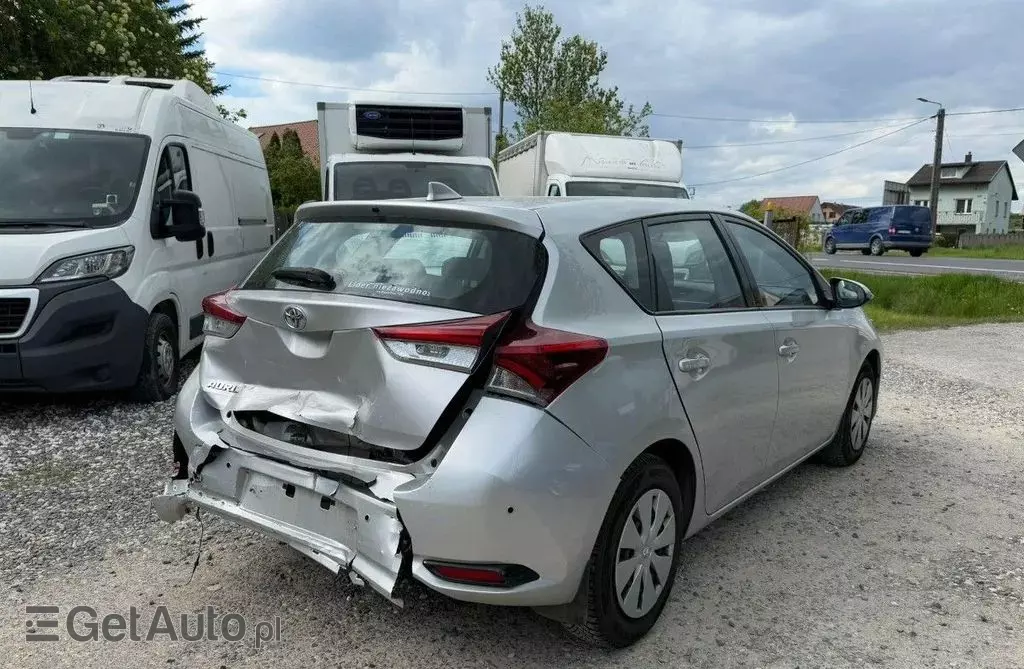 TOYOTA Auris 