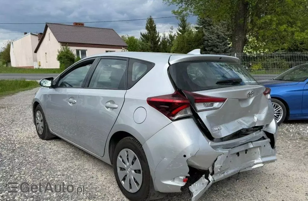 TOYOTA Auris 