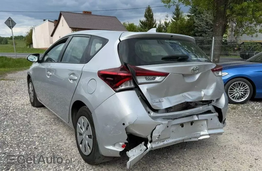TOYOTA Auris 