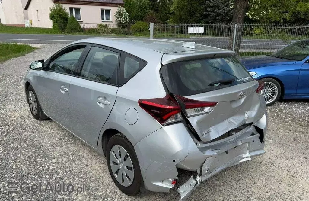 TOYOTA Auris 