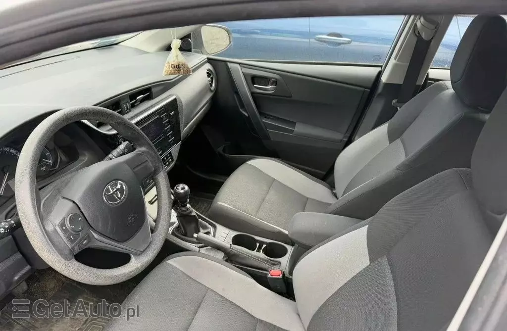 TOYOTA Auris 