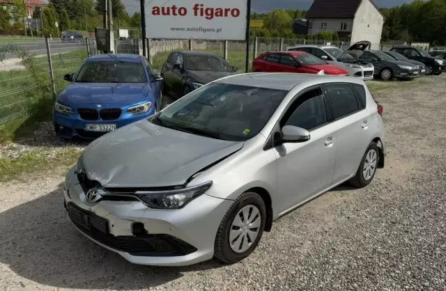 TOYOTA Auris 