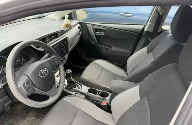 TOYOTA Auris 