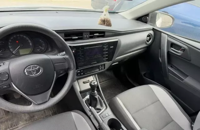 TOYOTA Auris 