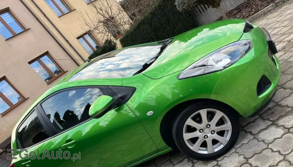MAZDA 2 