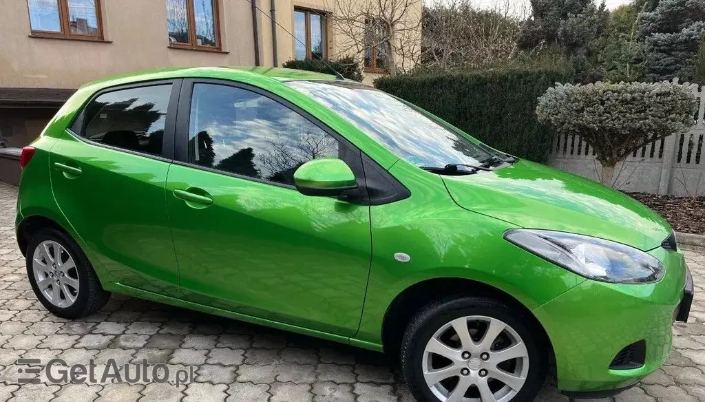 MAZDA 2 