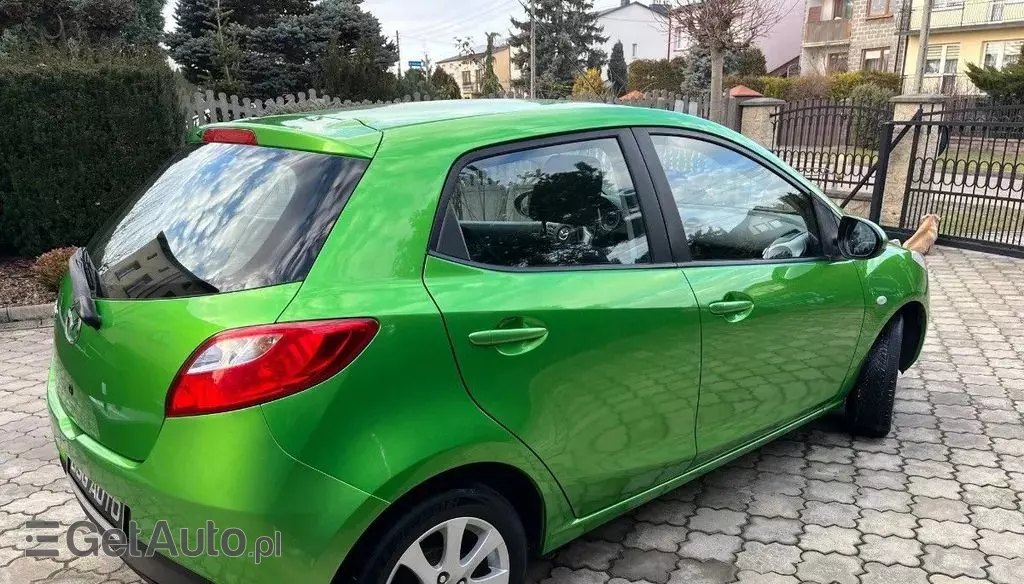 MAZDA 2 