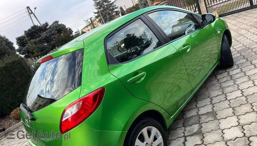 MAZDA 2 