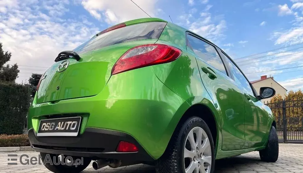 MAZDA 2 