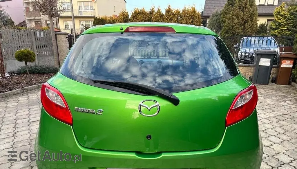 MAZDA 2 