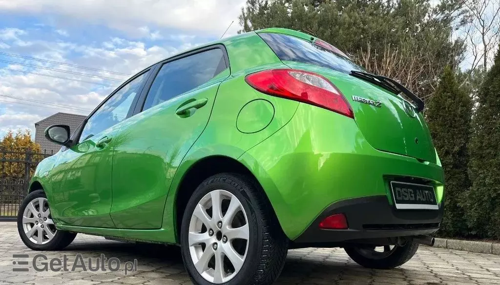 MAZDA 2 