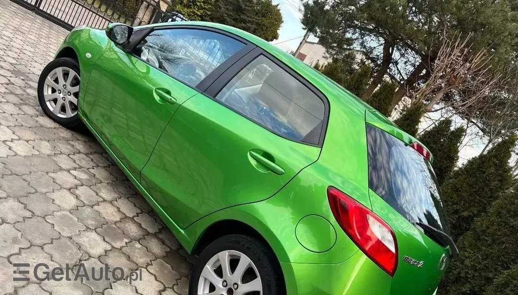 MAZDA 2 