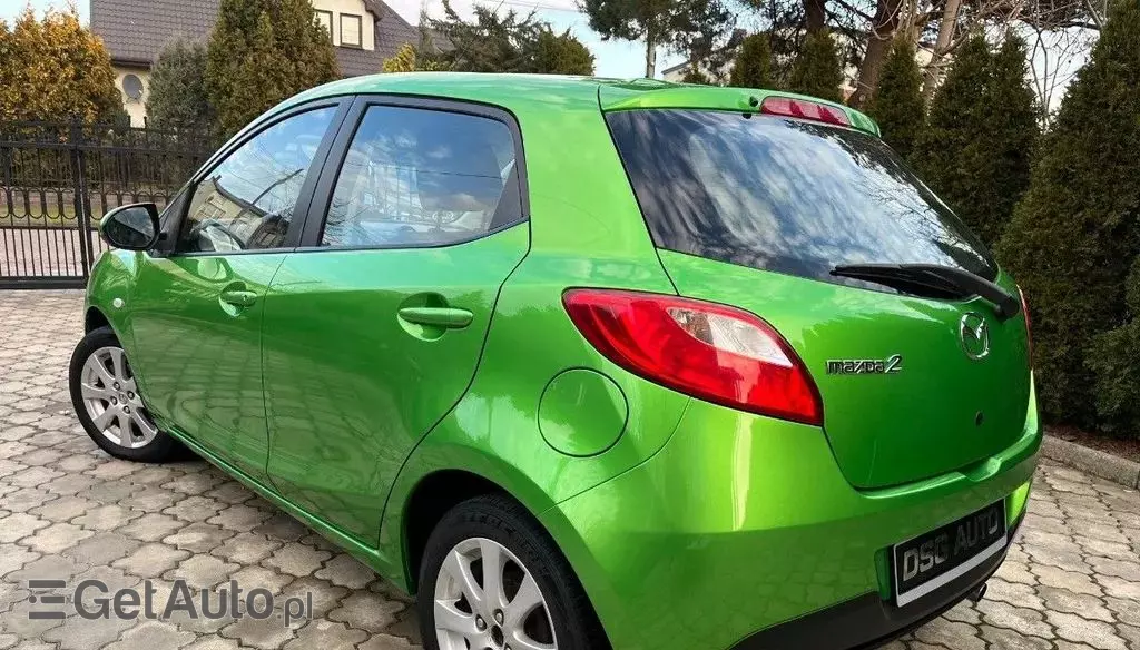 MAZDA 2 