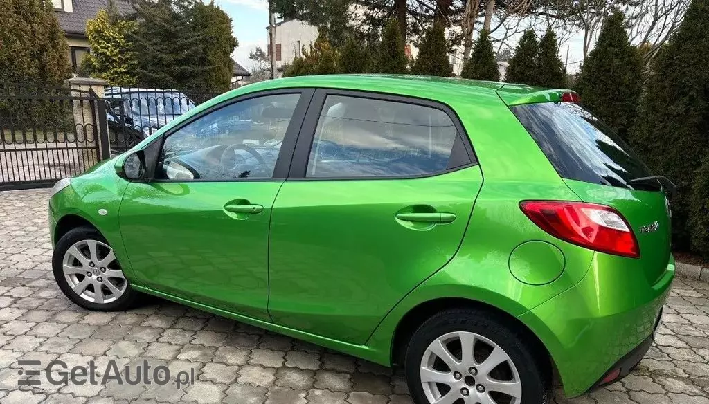 MAZDA 2 