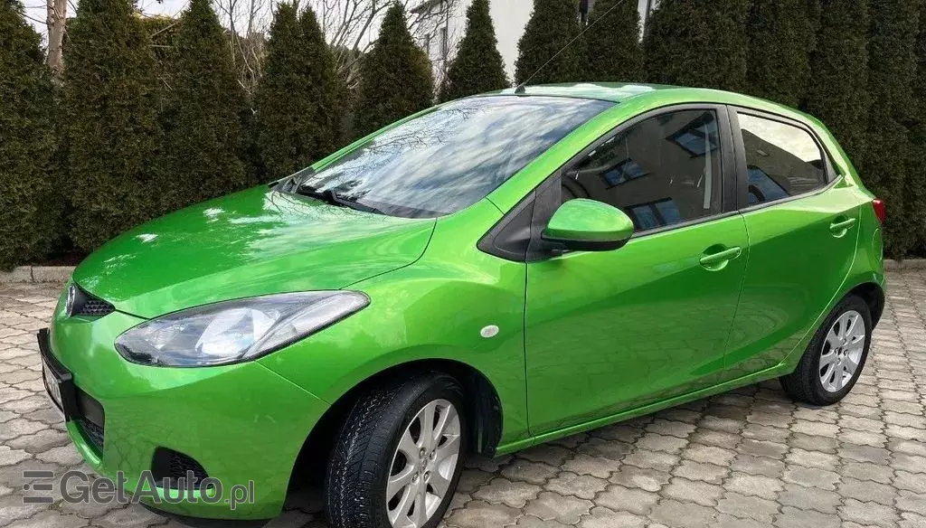 MAZDA 2 