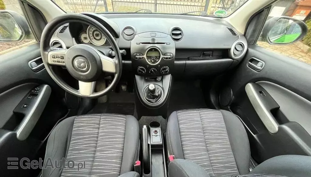 MAZDA 2 