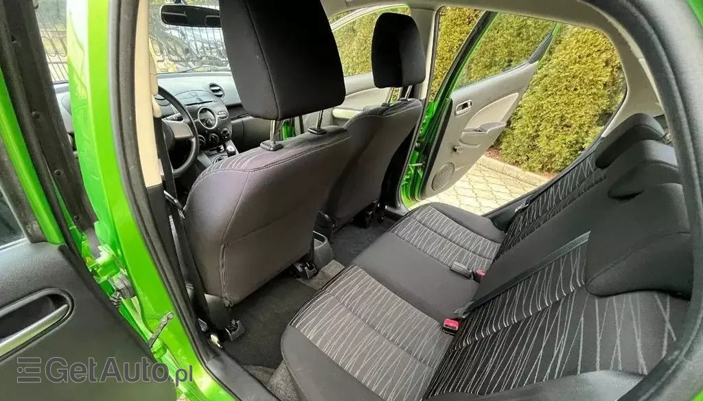 MAZDA 2 