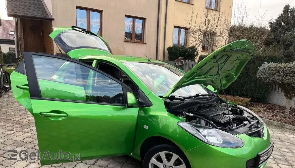 MAZDA 2 