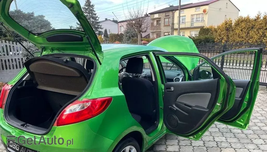 MAZDA 2 