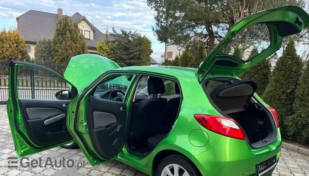 MAZDA 2 