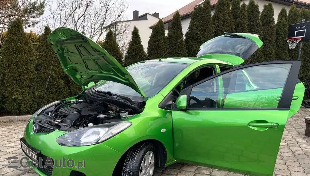 MAZDA 2 