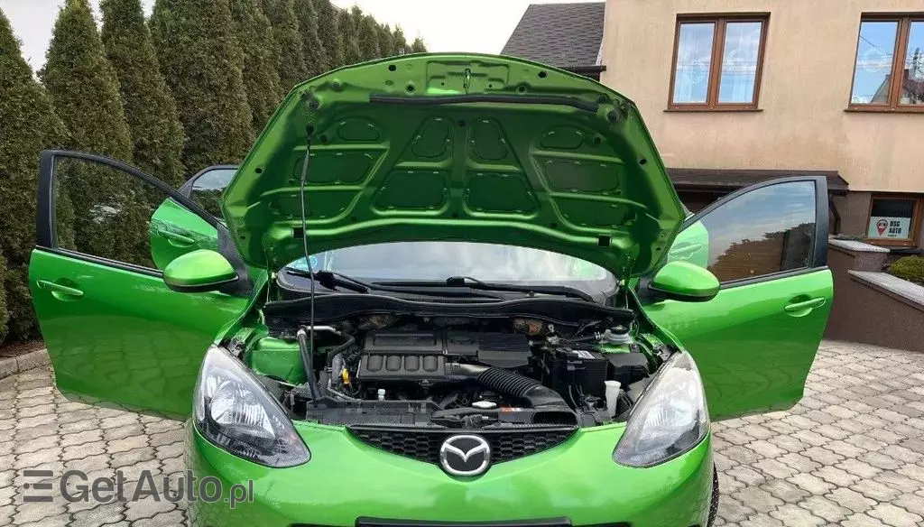 MAZDA 2 