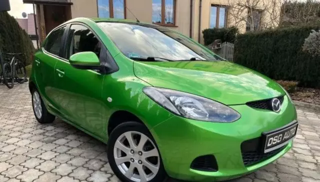 MAZDA 2 
