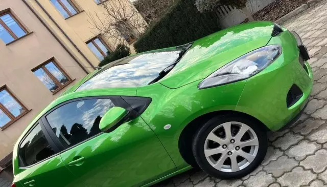 MAZDA 2 