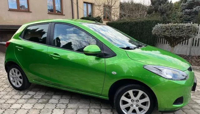 MAZDA 2 