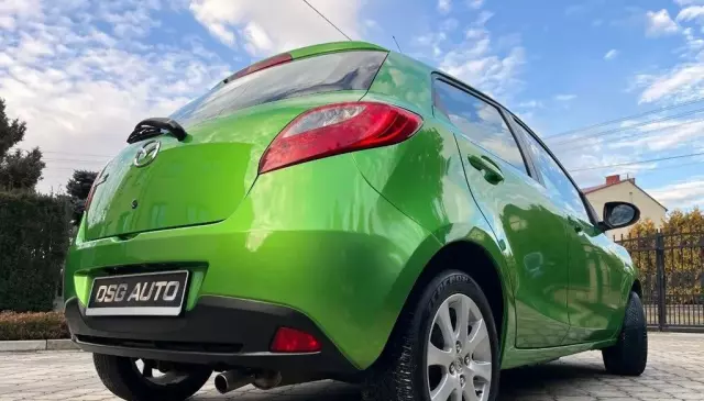 MAZDA 2 