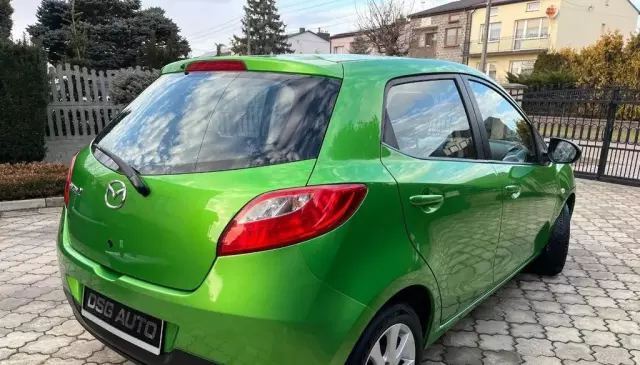 MAZDA 2 